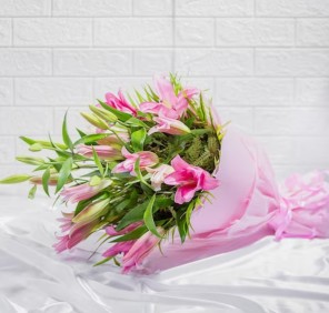 pink lilies bouquet in Dubai