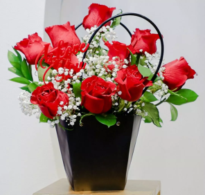 bag of 12 red roses