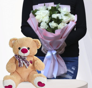 white roses bouquet teddy
