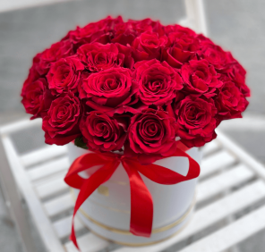 24 red roses box chocolates
