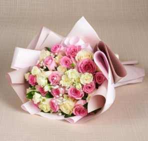 21 pink white flowers bouquet