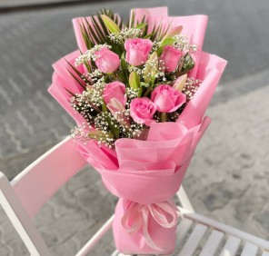 pink lilies roses bouquet