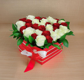 ROSES BOX HEART