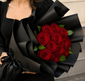 12 red roses bouquet in black wrapping