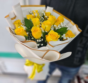 yellow roses Ferrero teddy