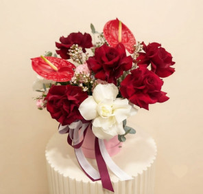 Special Flowers Box | Luxury Flower Box Delivery in Sharjah & UAE