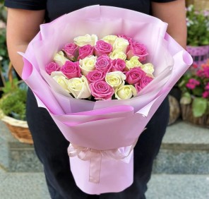 25 Pink White Roses