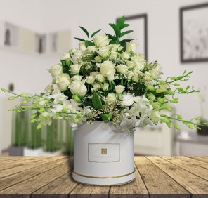 white flowers box