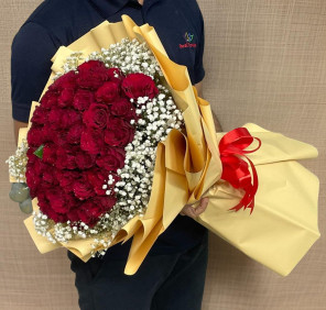 50 red roses bouquet