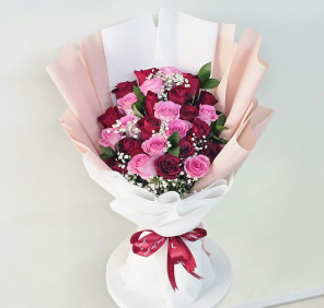 Red and Pink Roses Bouquet