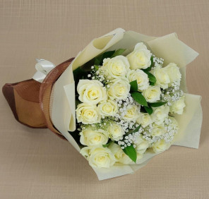 24 white roses bouquet