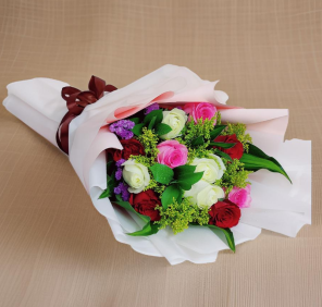 12 Mix roses bouquet dubai