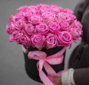 25 PINK ROSES BOX