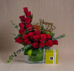 20 red roses short vase