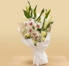 LOVELY FRESH ORCHIDS ETC